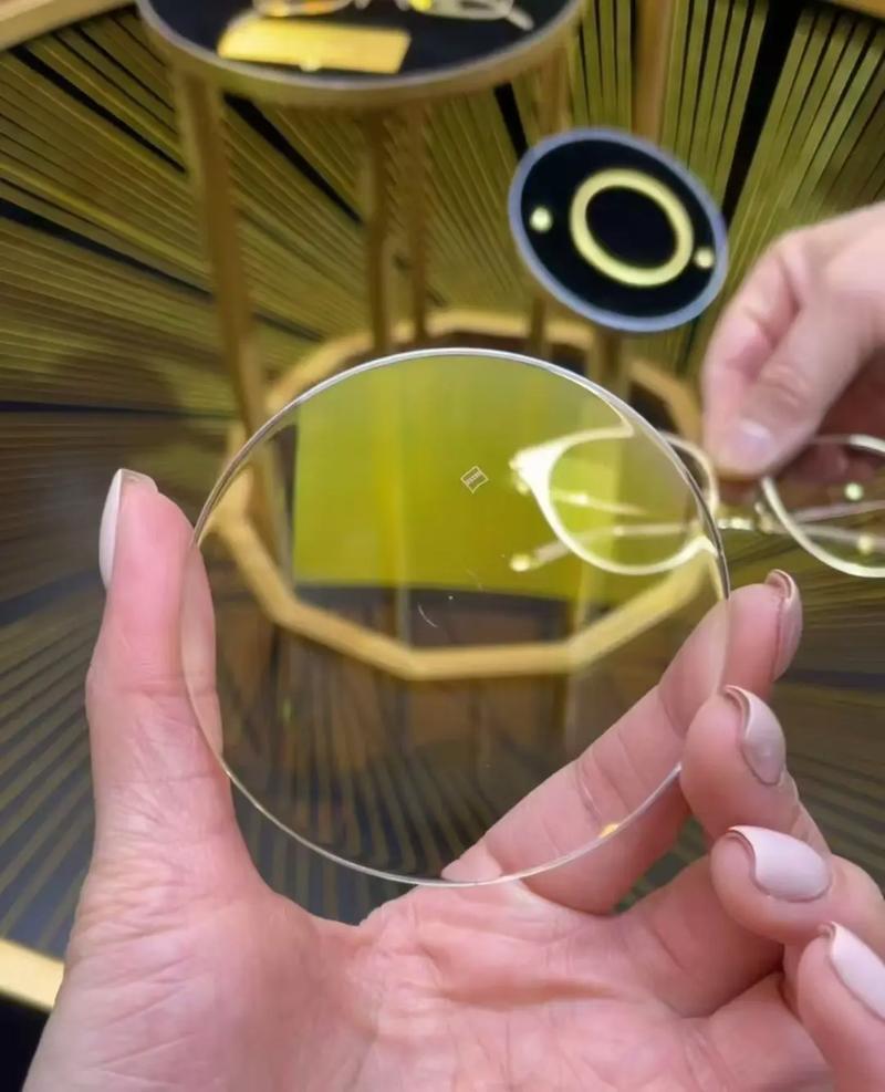 蔡司鎏金膜 2025古法黄光学镜片，百年光学底蕴的闪耀新章